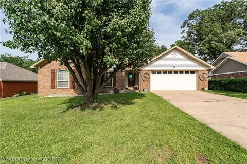 2016 Broken Hill Dr, Van Buren, AR 72956