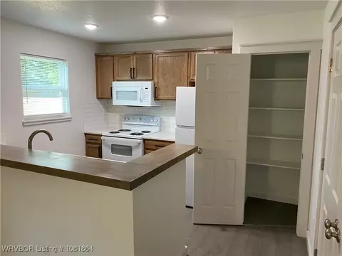 Kitchen - 4223 High St, Fort Smith, AR 72904 photo 5 of 6