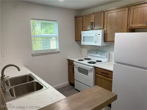 Kitchen - 4223 High St, Fort Smith, AR 72904 photo 6 of 6