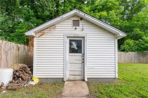 Exterior - 3708 Morris Dr, Fort Smith, AR 72904 photo 6 of 8