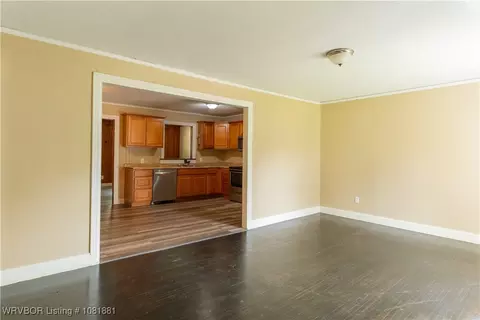 Living - 3708 Morris Dr, Fort Smith, AR 72904 photo 2 of 3