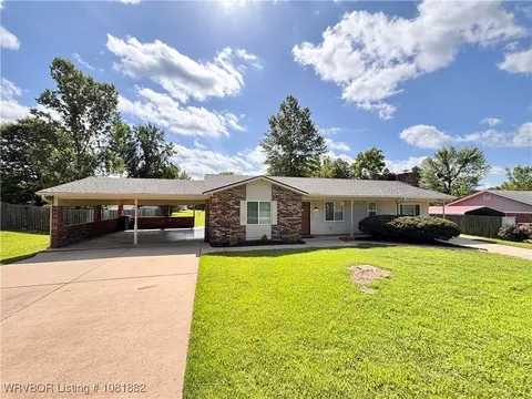 816 N Berry St, Greenwood, AR 72936