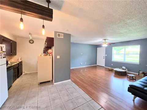 Living - 203 Ohio Ln, Lavaca, AR 72941 photo 2 of 2