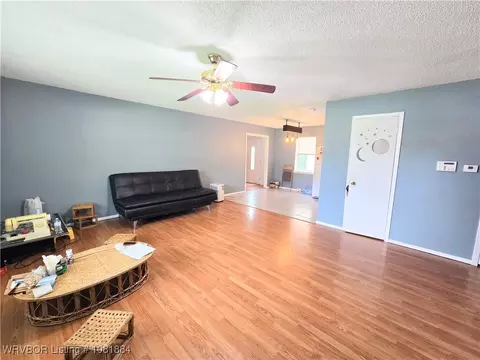 Living - 203 Ohio Ln, Lavaca, AR 72941 photo 1 of 2