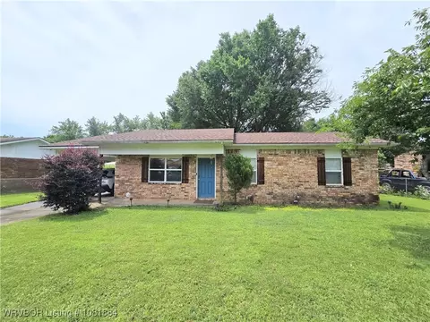203 Ohio Ln, Lavaca, AR 72941