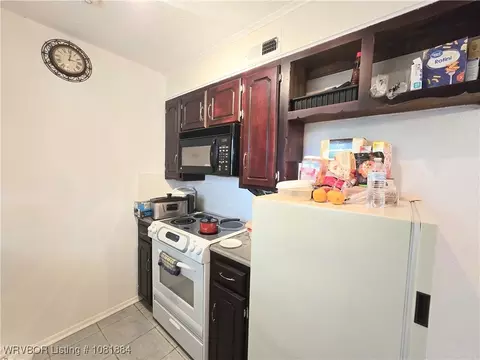 Kitchen - 203 Ohio Ln, Lavaca, AR 72941 photo 2 of 2