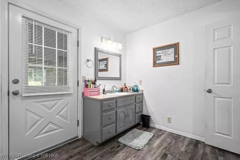 Bath - 6810 Robin Way, Ozark, AR 72949 photo 2 of 3