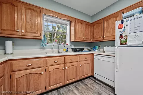 Kitchen - 6810 Robin Way, Ozark, AR 72949 photo 2 of 4