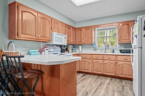 Kitchen - 6810 Robin Way, Ozark, AR 72949 photo 4 of 4