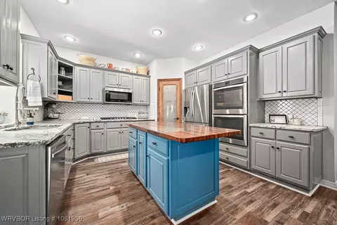 Kitchen - 9301 Canopy Oaks Dr, Fort Smith, AR 72903 photo 2 of 2