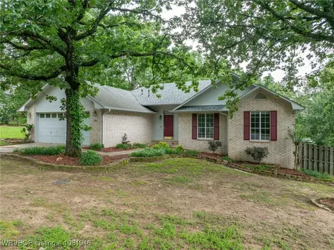 1403 Hidden Valley St, Van Buren, AR 72956