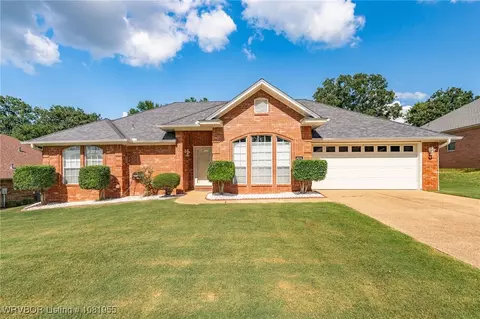 1616 Valley View St, Van Buren, AR 72956