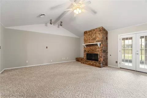 Living - 3316 Londonderry Rd, Fort Smith, AR 72908 photo 2 of 4