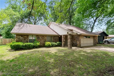 Exterior - 3316 Londonderry Rd, Fort Smith, AR 72908 photo 2 of 8