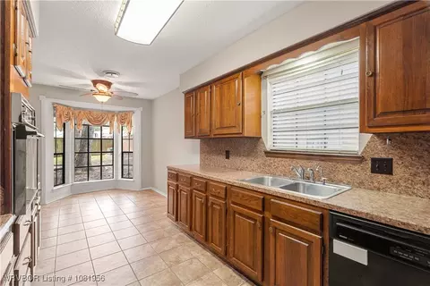 Kitchen - 3316 Londonderry Rd, Fort Smith, AR 72908 photo 2 of 3