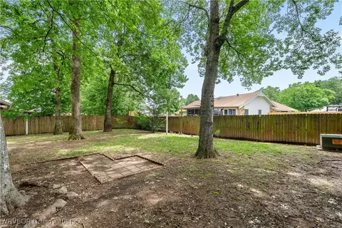 Exterior - 3316 Londonderry Rd, Fort Smith, AR 72908 photo 7 of 8