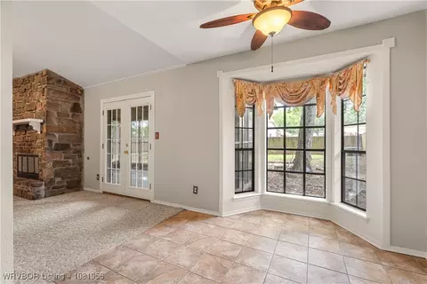 Living - 3316 Londonderry Rd, Fort Smith, AR 72908 photo 4 of 4
