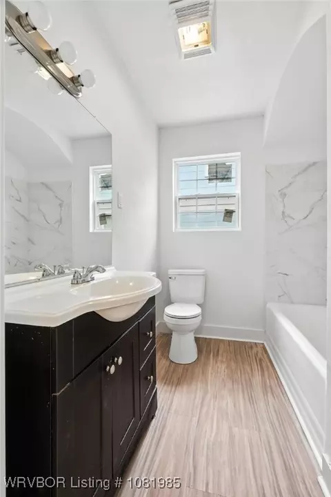 Bath - 803 Clifton Ct, Fort Smith, AR 72901 photo 1 of 2