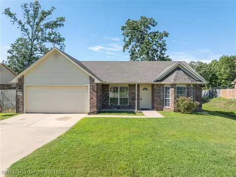 2619 Red Oak Dr, Van Buren, AR 72956