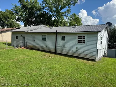 Exterior - 106 E Cedar St, Hackett, AR 72937 photo 3 of 5
