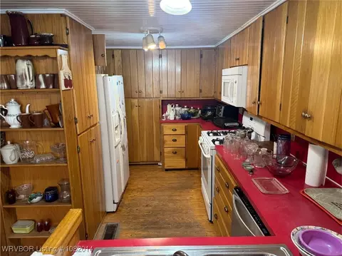 Kitchen - 106 E Cedar St, Hackett, AR 72937 photo 1 of 1