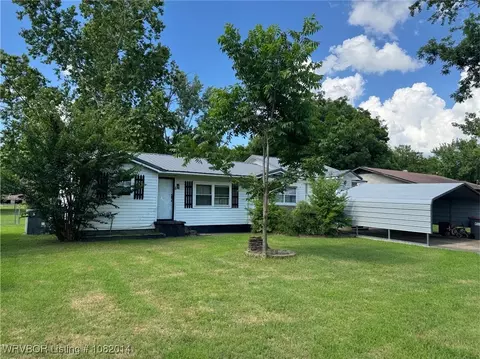 106 E Cedar St, Hackett, AR 72937