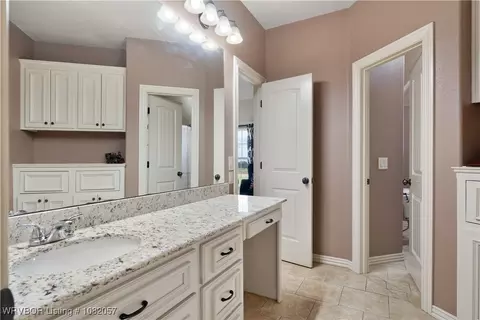Bath - 4504 Ridge Rd, Alma, AR 72921 photo 4 of 8
