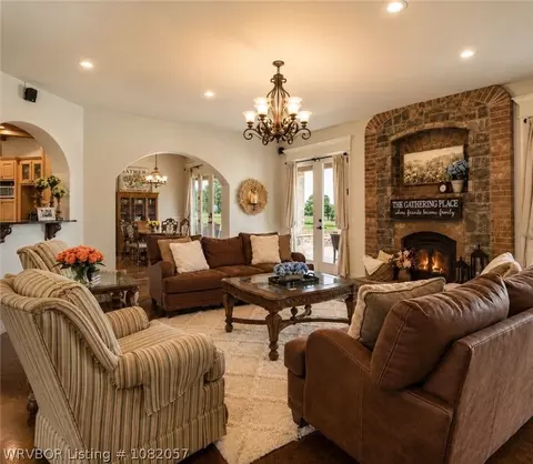 Living - 4504 Ridge Rd, Alma, AR 72921 photo 1 of 3