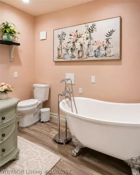 Bath - 4504 Ridge Rd, Alma, AR 72921 photo 6 of 8