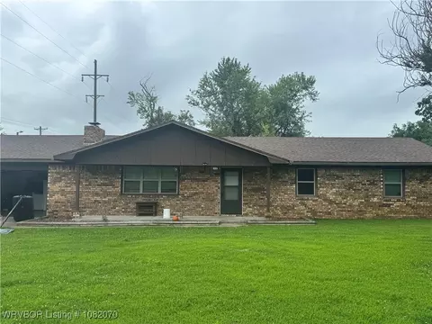 605 Melba Denton Ln, Sallisaw, OK 74955