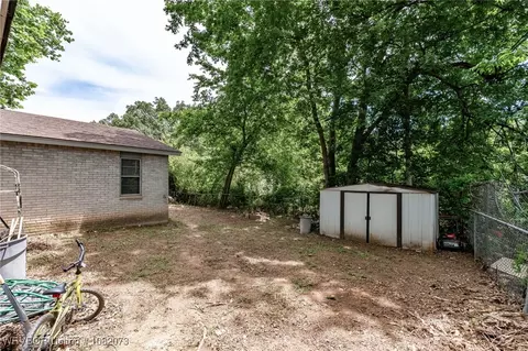 Exterior - 1008 Pattie Ln, Barling, AR 72923 photo 4 of 7