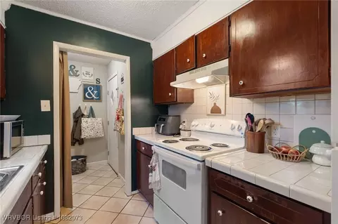 Kitchen - 1008 Pattie Ln, Barling, AR 72923 photo 3 of 3