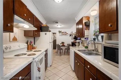 Kitchen - 1008 Pattie Ln, Barling, AR 72923 photo 1 of 3