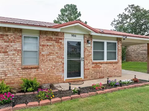904 N St, Barling, AR 72923