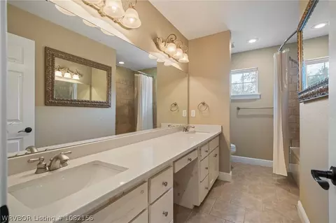 Bath - 7305 Kensington Ct, Fort Smith, AR 72903 photo 7 of 8