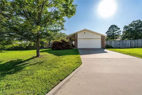 25 Country Dr, Alma, AR 72921
