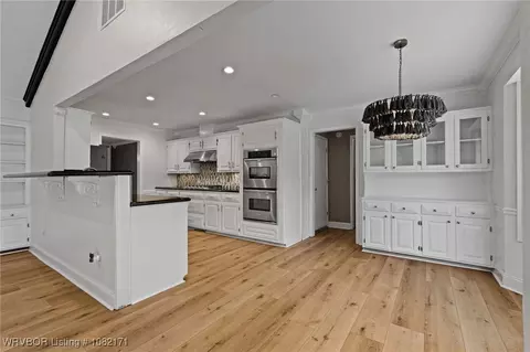 Kitchen - 2016 Warwick Pl, Fort Smith, AR 72903 photo 1 of 5