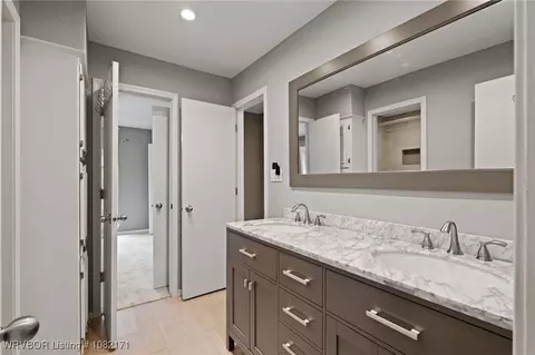 Bath - 2016 Warwick Pl, Fort Smith, AR 72903 photo 3 of 5