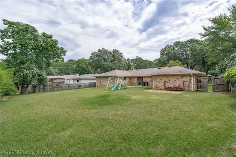 Exterior - 2016 Warwick Pl, Fort Smith, AR 72903 photo 5 of 7