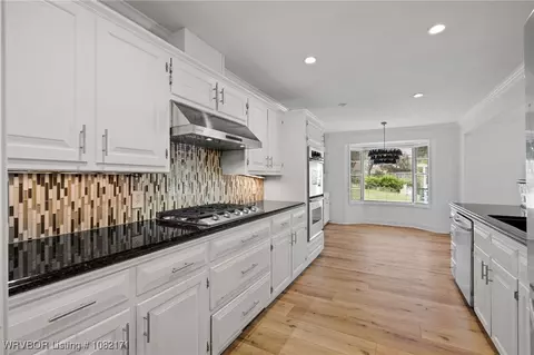 Kitchen - 2016 Warwick Pl, Fort Smith, AR 72903 photo 4 of 5