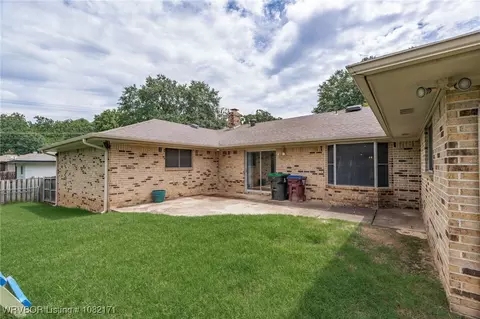 Exterior - 2016 Warwick Pl, Fort Smith, AR 72903 photo 6 of 7