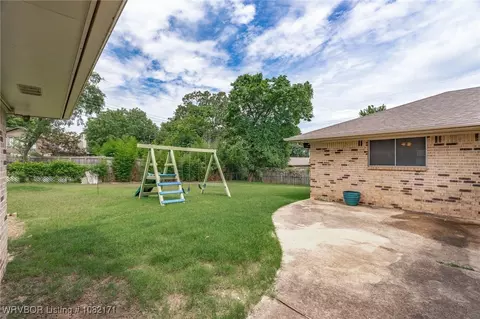 Exterior - 2016 Warwick Pl, Fort Smith, AR 72903 photo 3 of 7