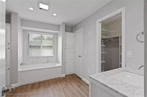 Bath - 2016 Warwick Pl, Fort Smith, AR 72903 photo 4 of 5