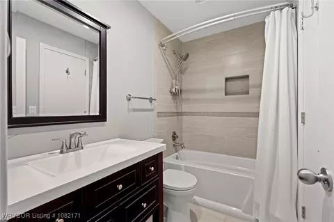 Bath - 2016 Warwick Pl, Fort Smith, AR 72903 photo 1 of 5