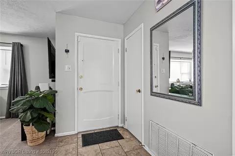 Entry Way - 125 Georgetown Ln, Fort Smith, AR 72908 photo 1 of 2