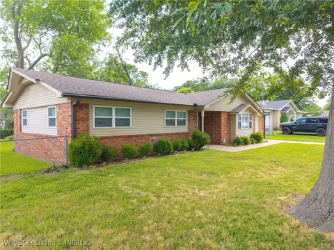 Exterior - 125 Georgetown Ln, Fort Smith, AR 72908 photo 7 of 11