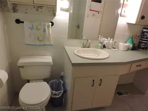 Bath - 4808 S 16th Ter, Fort Smith, AR 72901 photo 3 of 5