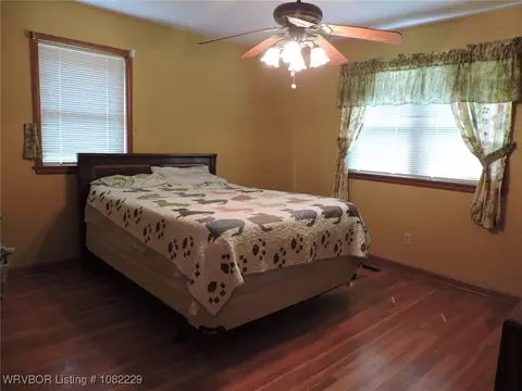 Bedroom - 4808 S 16th Ter, Fort Smith, AR 72901 photo 2 of 3