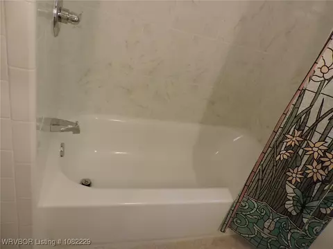 Bath - 4808 S 16th Ter, Fort Smith, AR 72901 photo 2 of 5