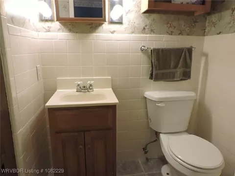 Bath - 4808 S 16th Ter, Fort Smith, AR 72901 photo 4 of 5